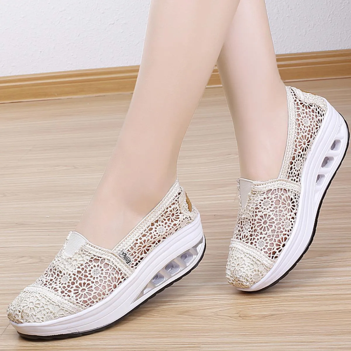 2022 scarpe estive nuove da donna con plateau scarpe vulcanizzate da donna scarpe basse in pizzo traforato marchio di lusso anti
