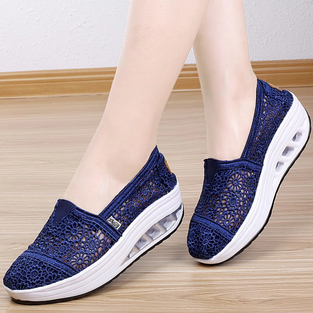 2022 scarpe estive nuove da donna con plateau scarpe vulcanizzate da donna scarpe basse in pizzo traforato marchio di lusso anti