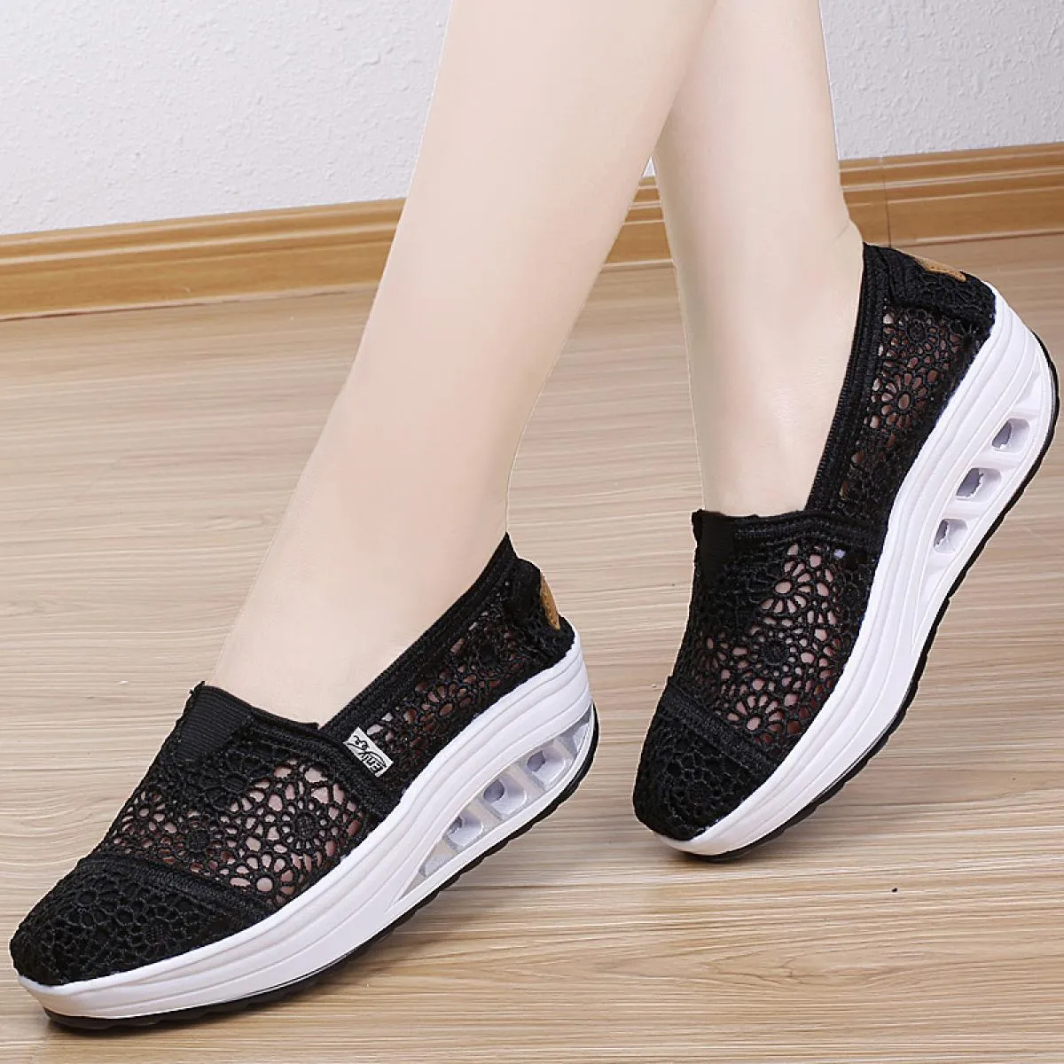 2022 scarpe estive nuove da donna con plateau scarpe vulcanizzate da donna scarpe basse in pizzo traforato marchio di lusso anti