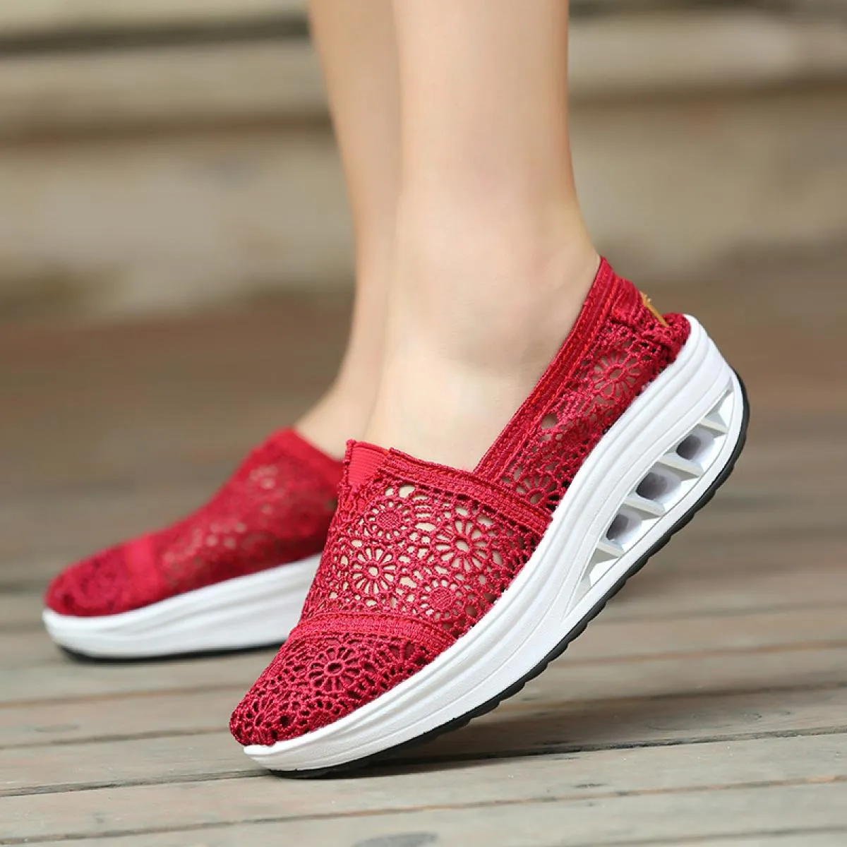 2022 scarpe estive nuove da donna con plateau scarpe vulcanizzate da donna scarpe basse in pizzo traforato marchio di lusso anti