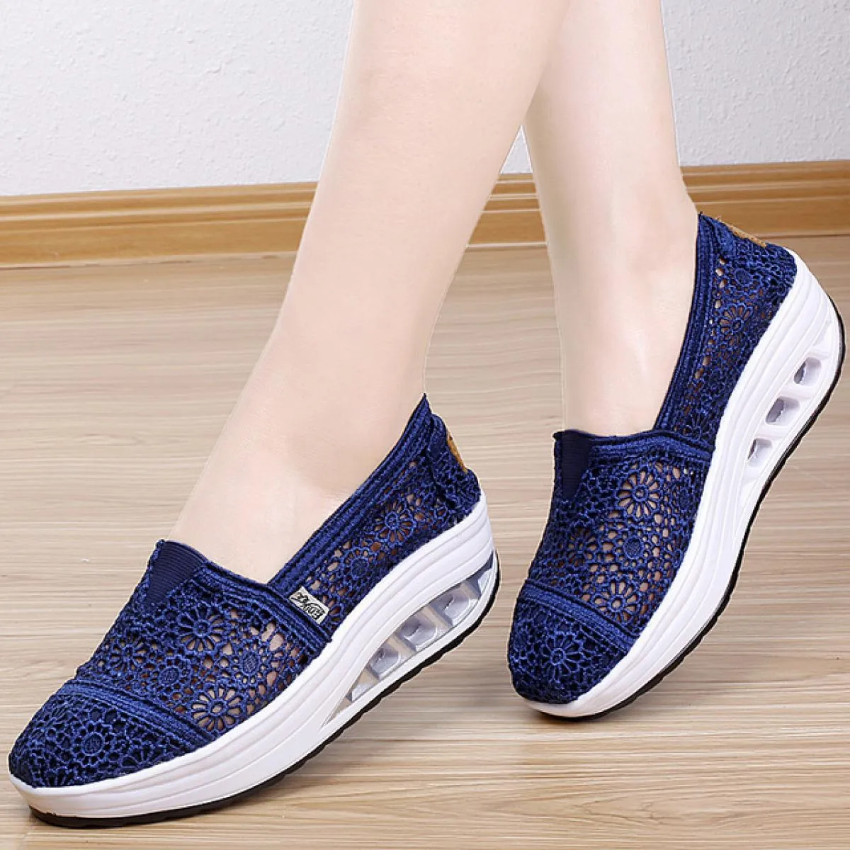 2022 scarpe estive nuove da donna con plateau scarpe vulcanizzate da donna scarpe basse in pizzo traforato marchio di lusso anti