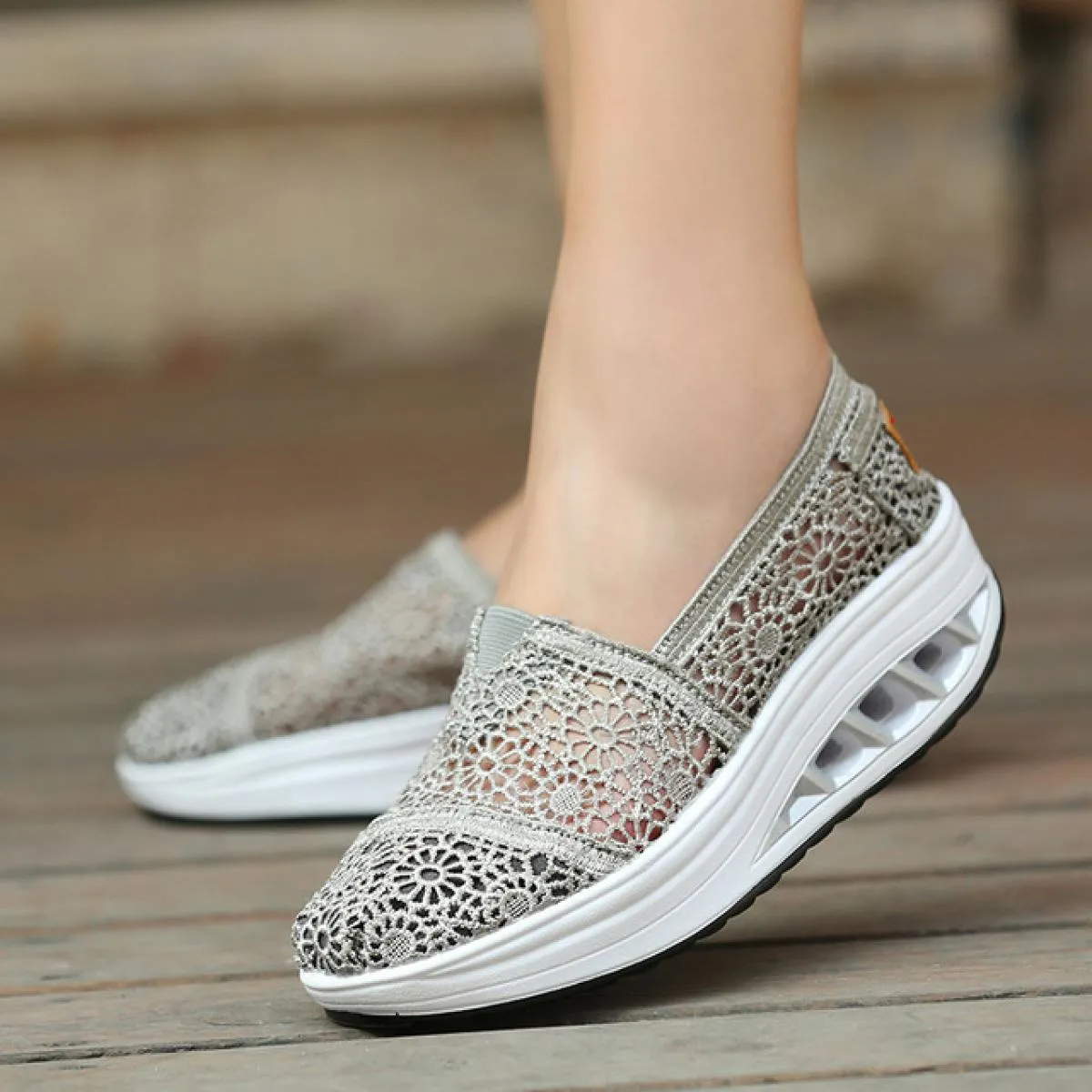 2022 scarpe estive nuove da donna con plateau scarpe vulcanizzate da donna scarpe basse in pizzo traforato marchio di lusso anti