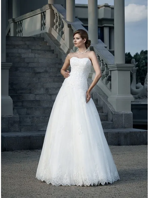 Abito da Sposa economico con scollo a cuore e corpetto ricamato di Pizzo con gonna di Tulle