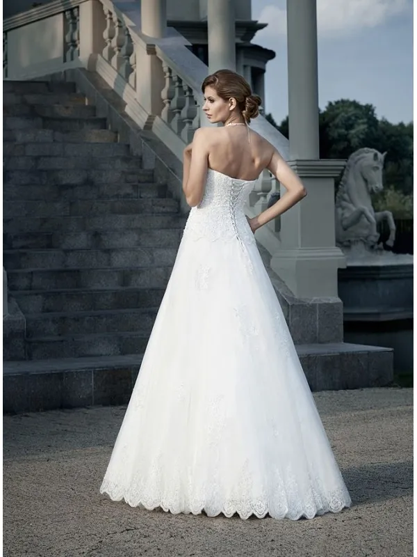 Abito da Sposa economico con scollo a cuore e corpetto ricamato di Pizzo con gonna di Tulle