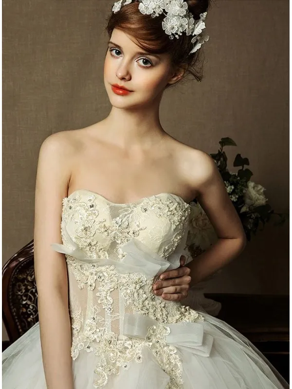 Abito da Sposa Scollato a Cuore con gonna in tulle e corpetto trasparente lavorato