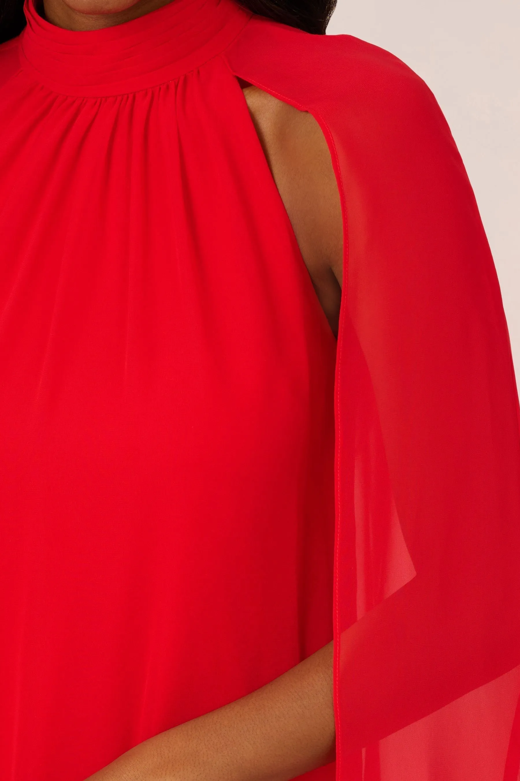 Adrianna Papell Rosso - Abito Ruches a mantella in chiffon