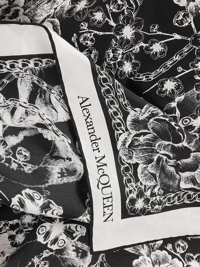 ALEXANDER McQUEENFO BLOSSOM SKULL 90x90 Black/ivory