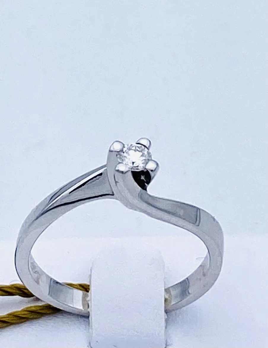 Anello solitario di diamanti  oro bianco 750%  SGUARDI Art. AN1219