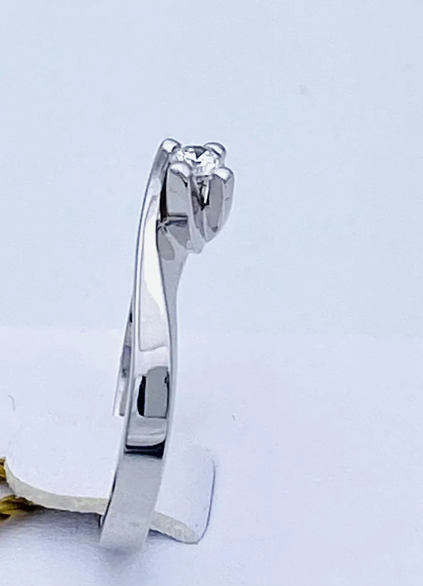 Anello solitario di diamanti  oro bianco 750%  SGUARDI Art. AN1219