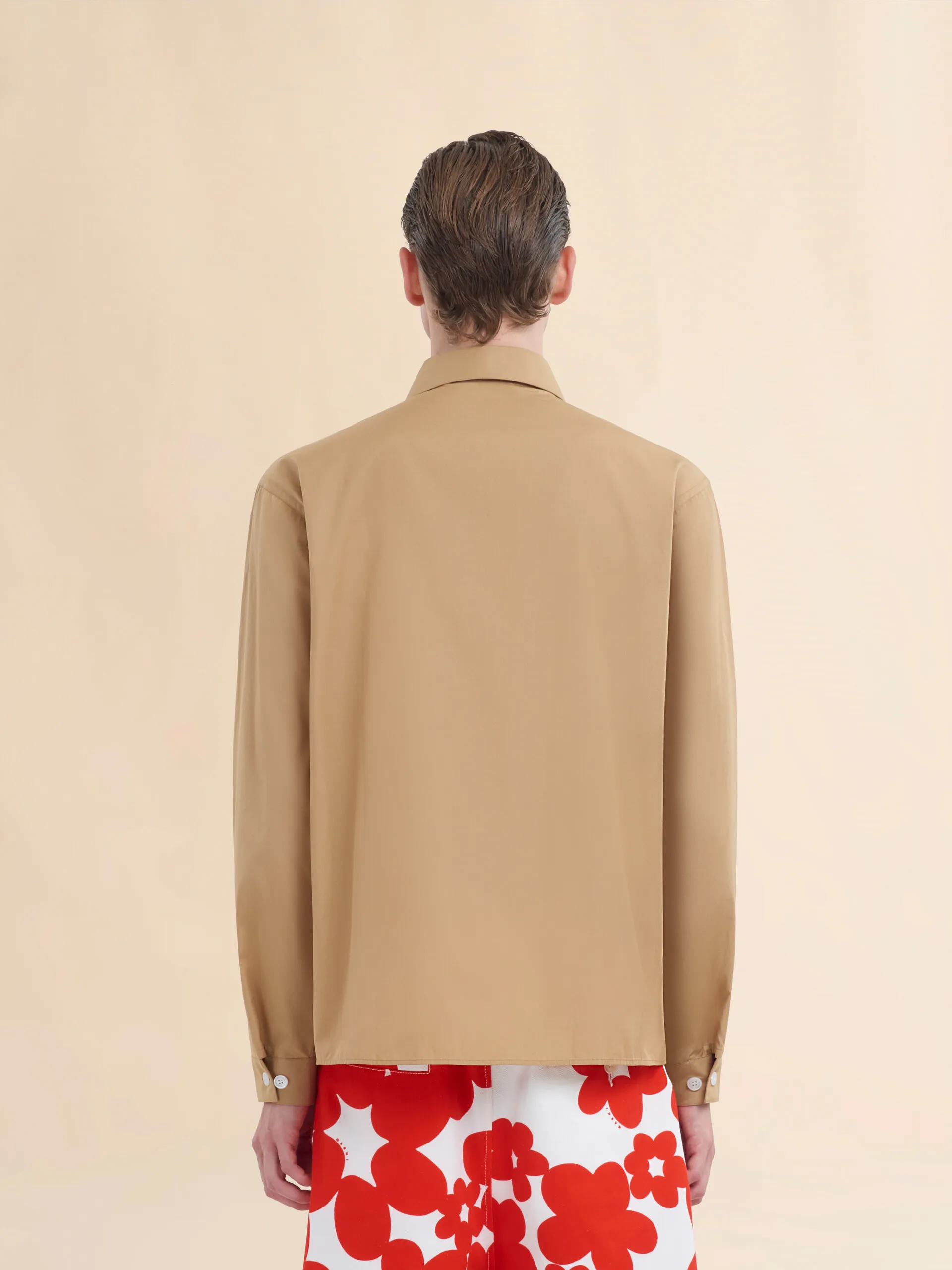 Camicia con zip in popeline biologico beige con logo nascosto