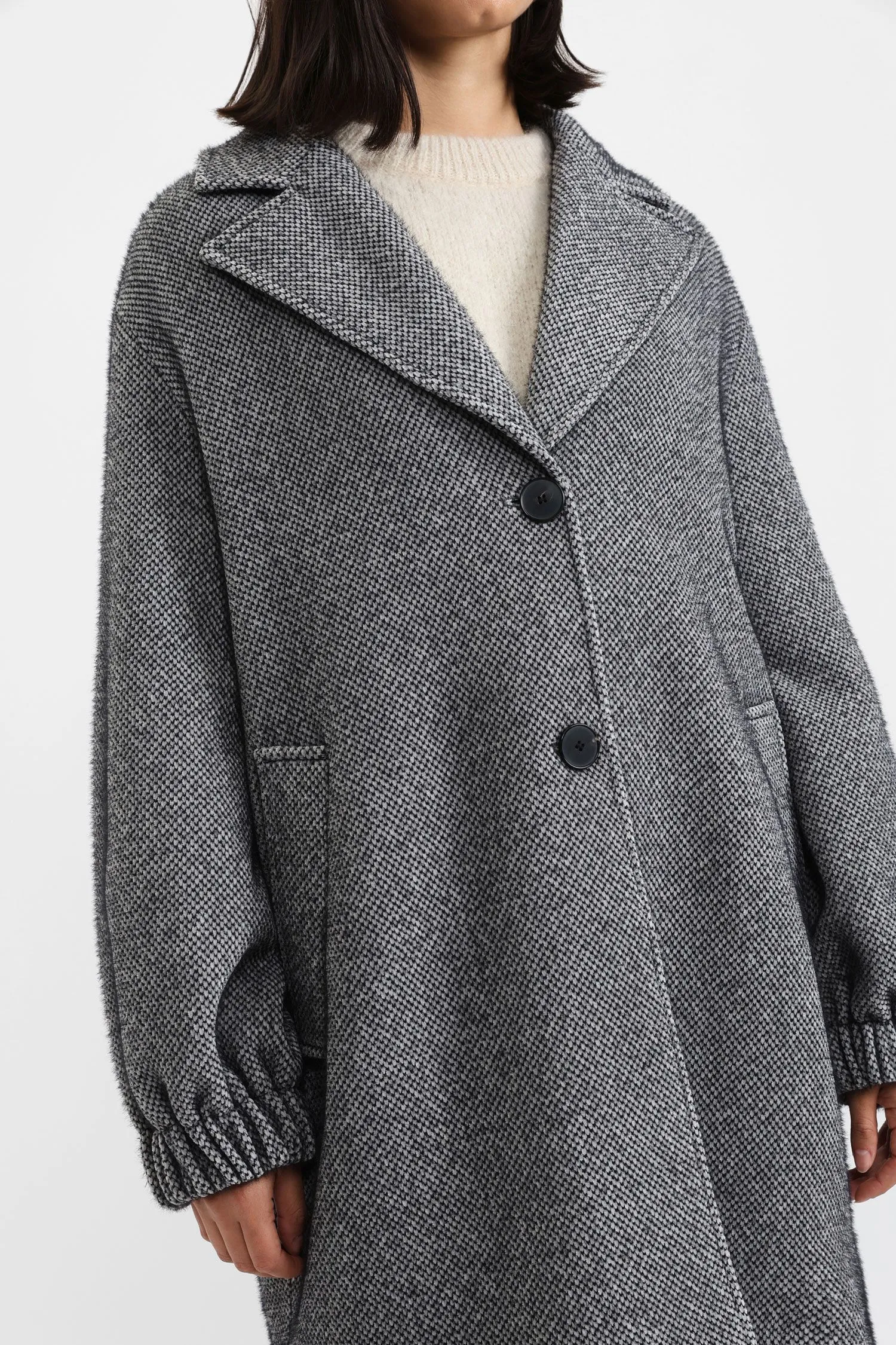  Cappotto con polsini arricciati 