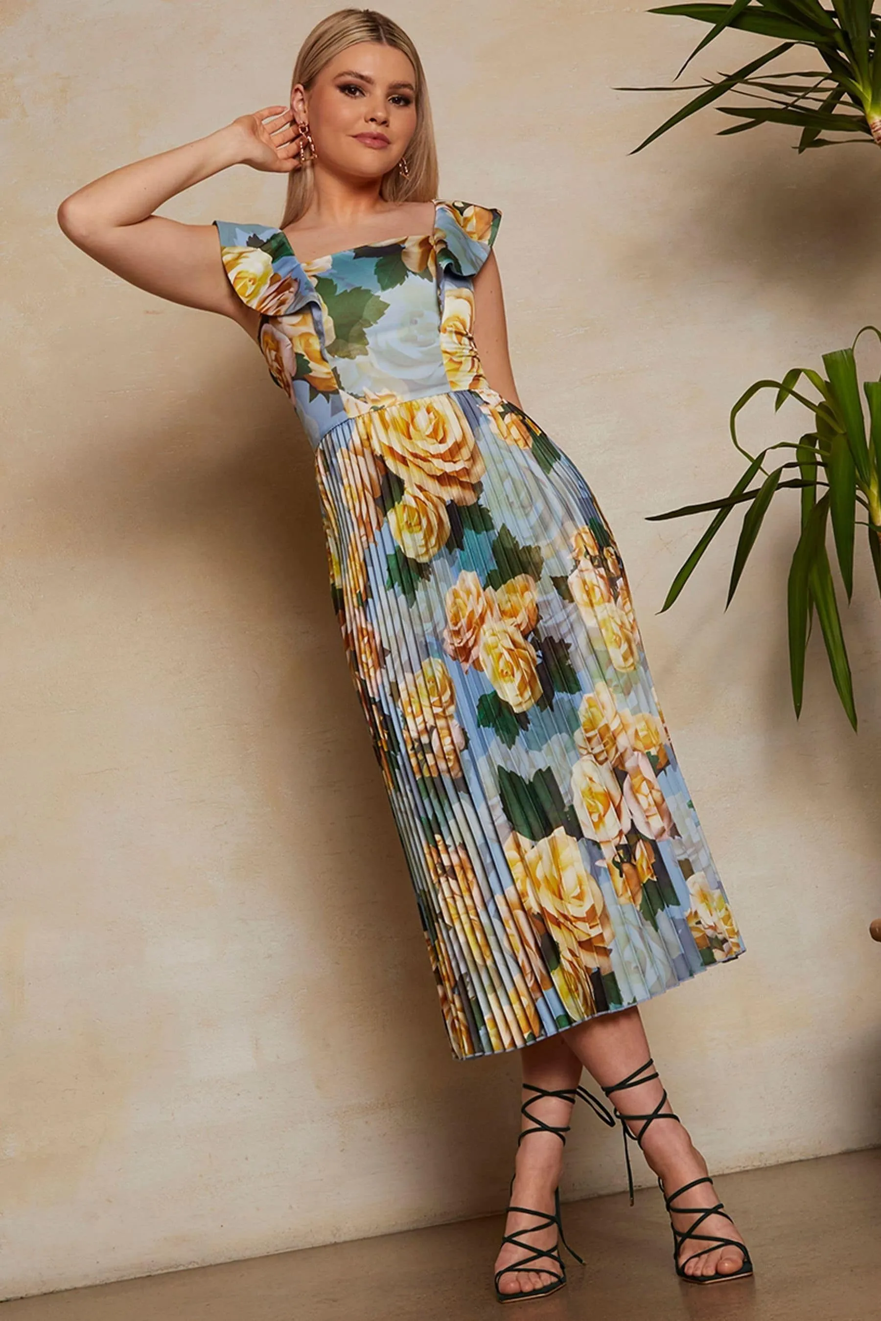 Chi Chi London - Abito midi a fiori con ruches