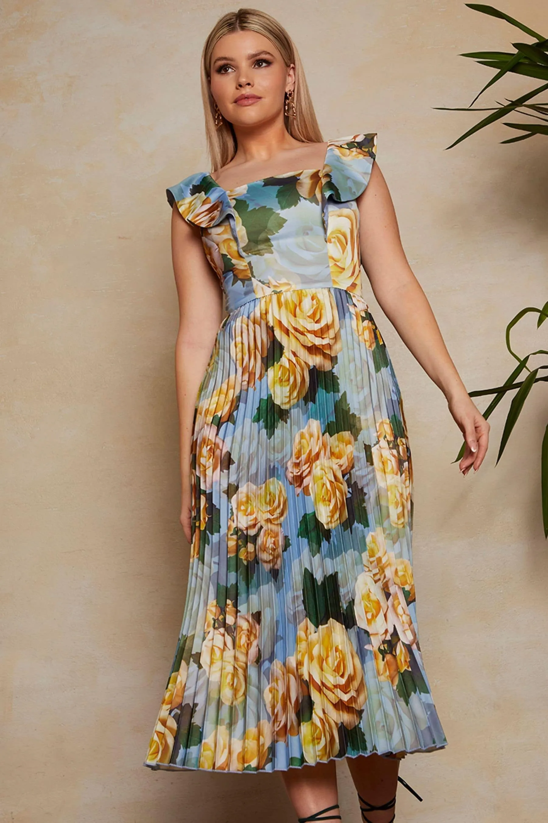 Chi Chi London - Abito midi a fiori con ruches
