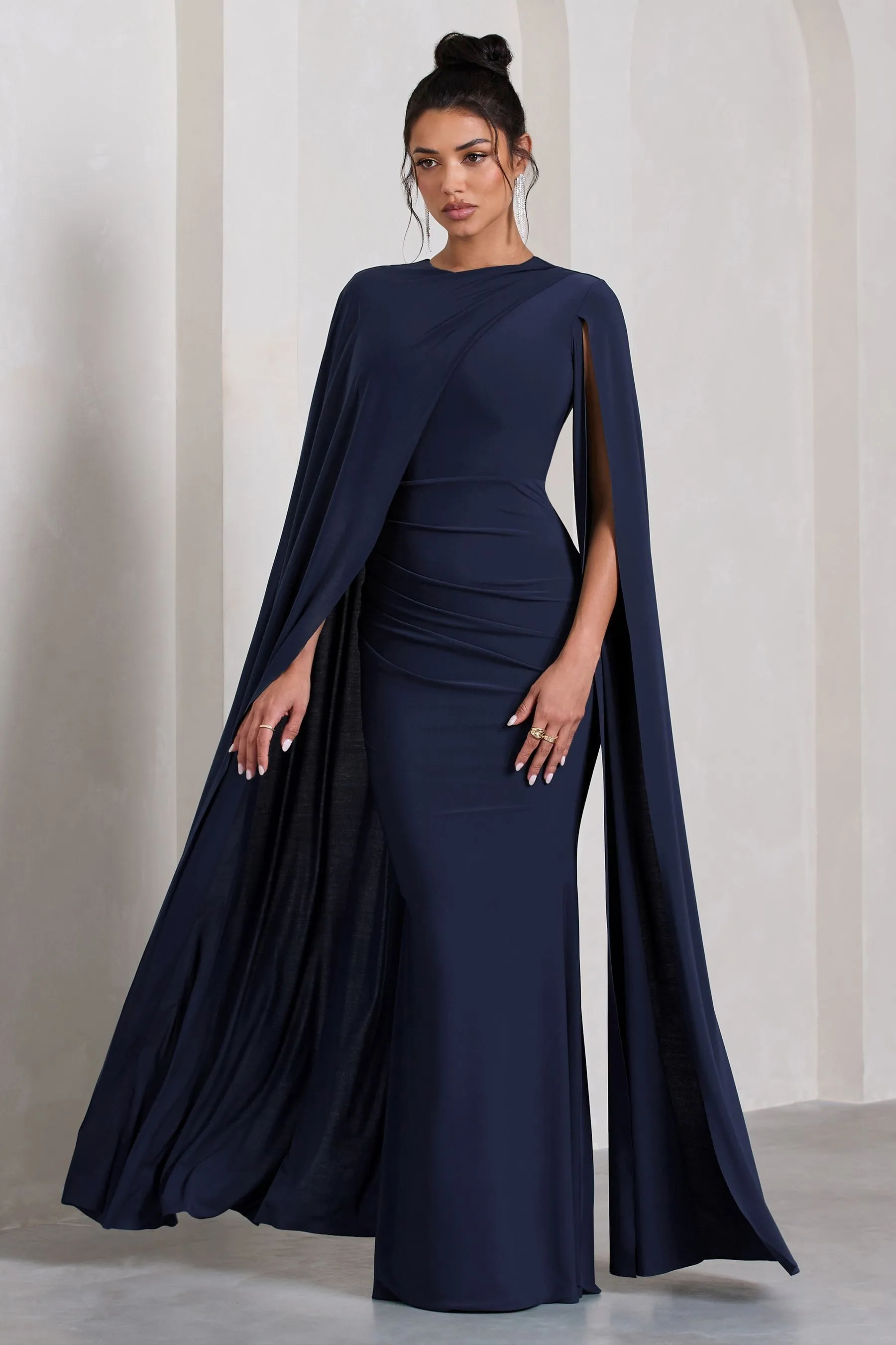 Club L London - Magdelena - Abito maxi con mantella asimmetrica