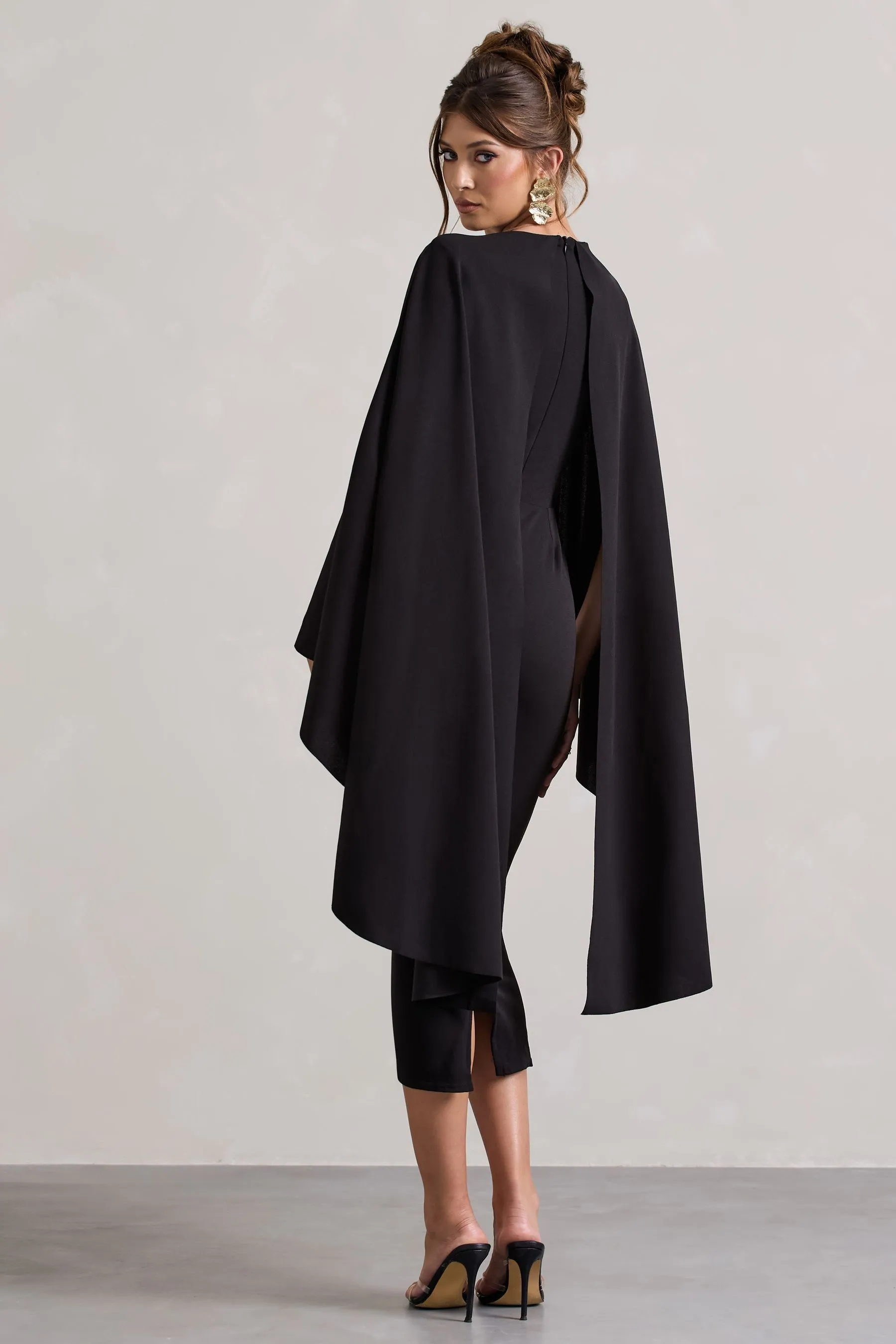 Club L London - Tranquility - Abito midi arricciato con mantella