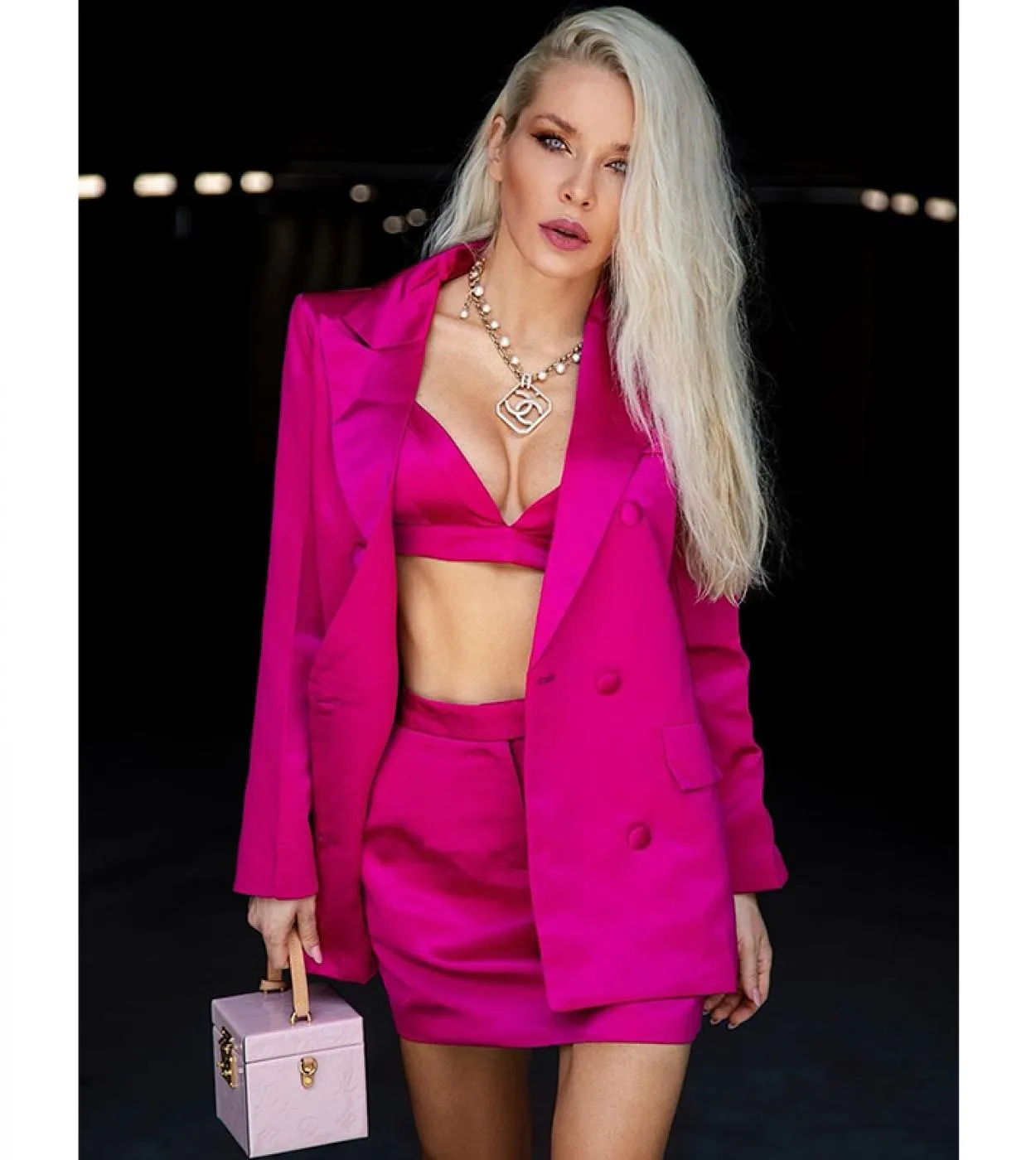 Completo a tre pezzi Gonna Blazer Set 2022 New Bright Satin Doppiopetto Blazer allentato viola Bretelle Minigonna 3 Pie