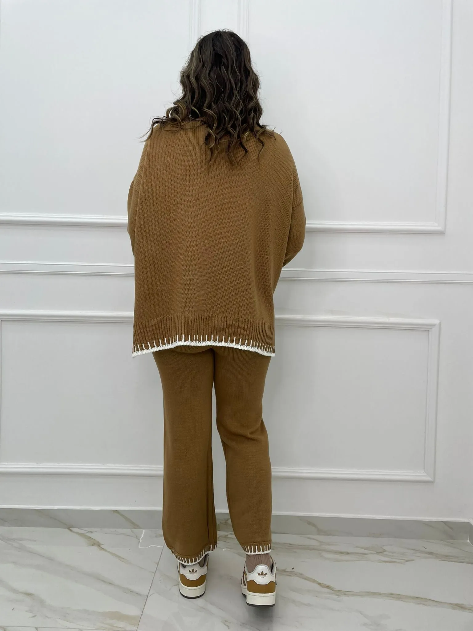 Coordinato 2 pezzi con maglione asimmetrico