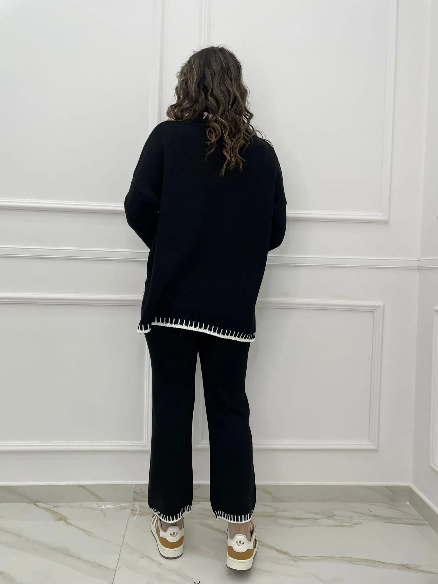 Coordinato 2 pezzi con maglione asimmetrico