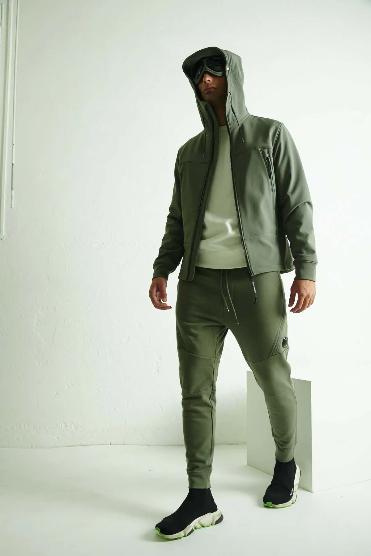 C.P. COMPANY Giubbotto in soft-shell con lenti nel cappuccio