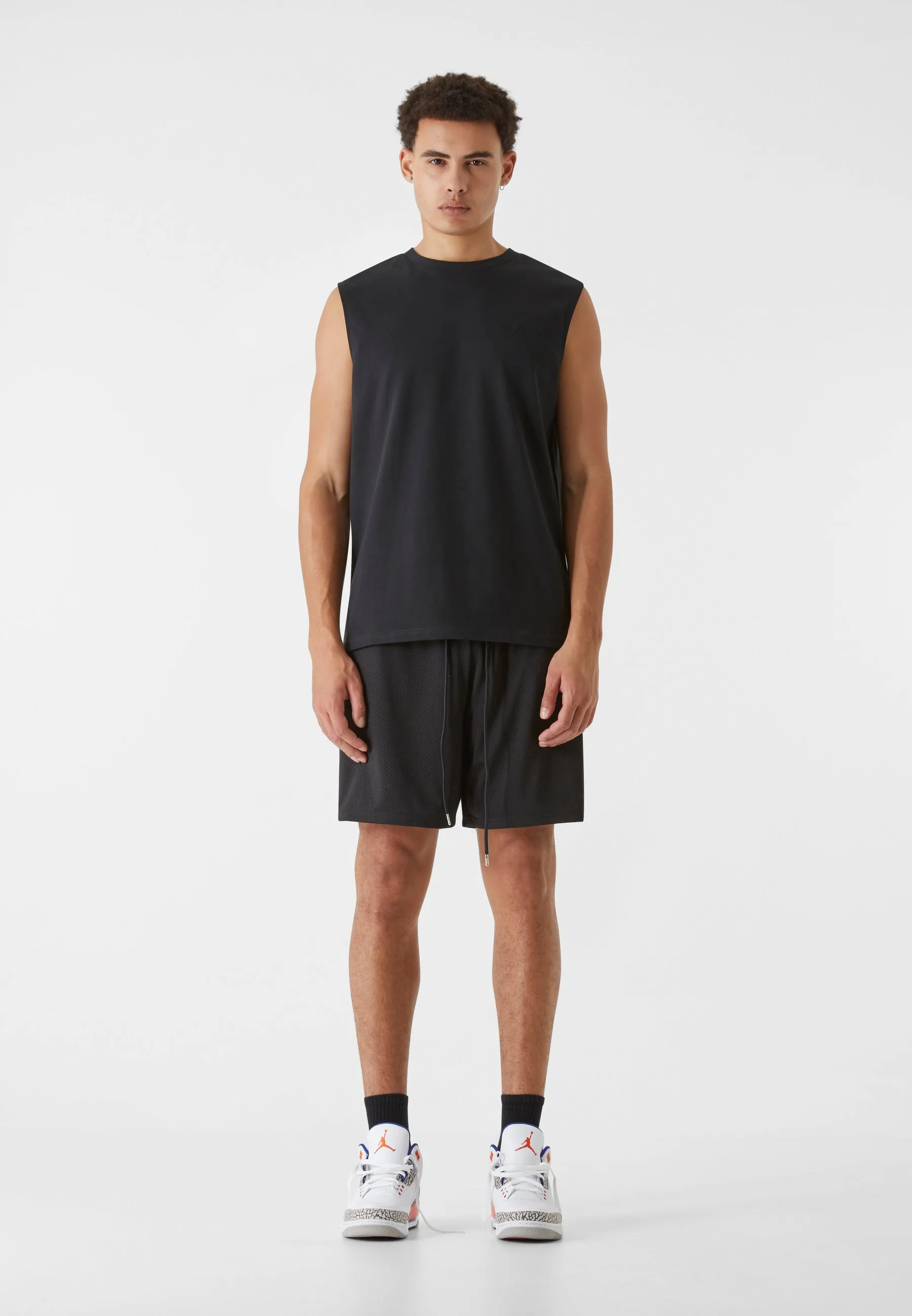 ESSENTIAL MESH SHORTS - Pantaloni sportivi