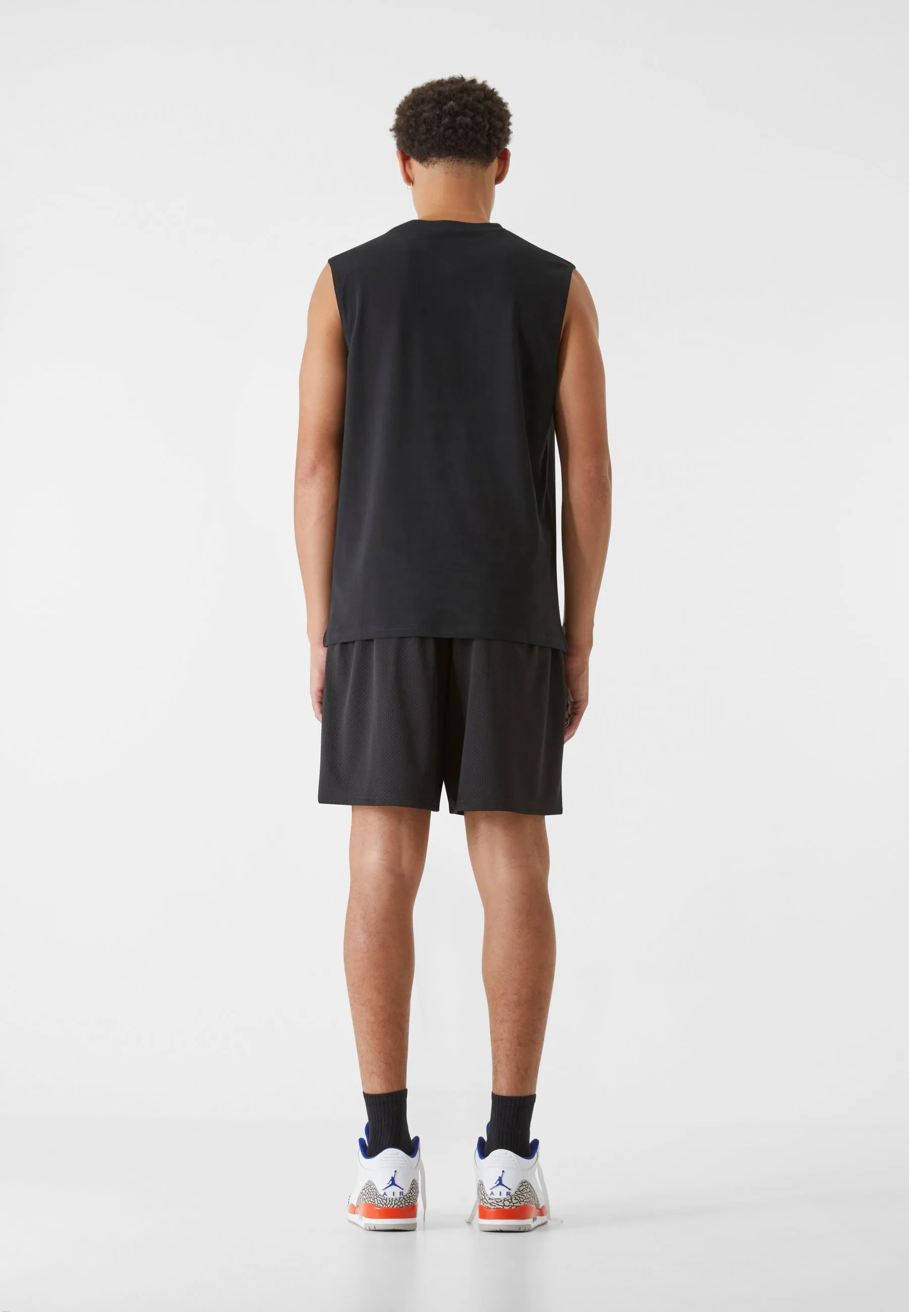 ESSENTIAL MESH SHORTS - Pantaloni sportivi