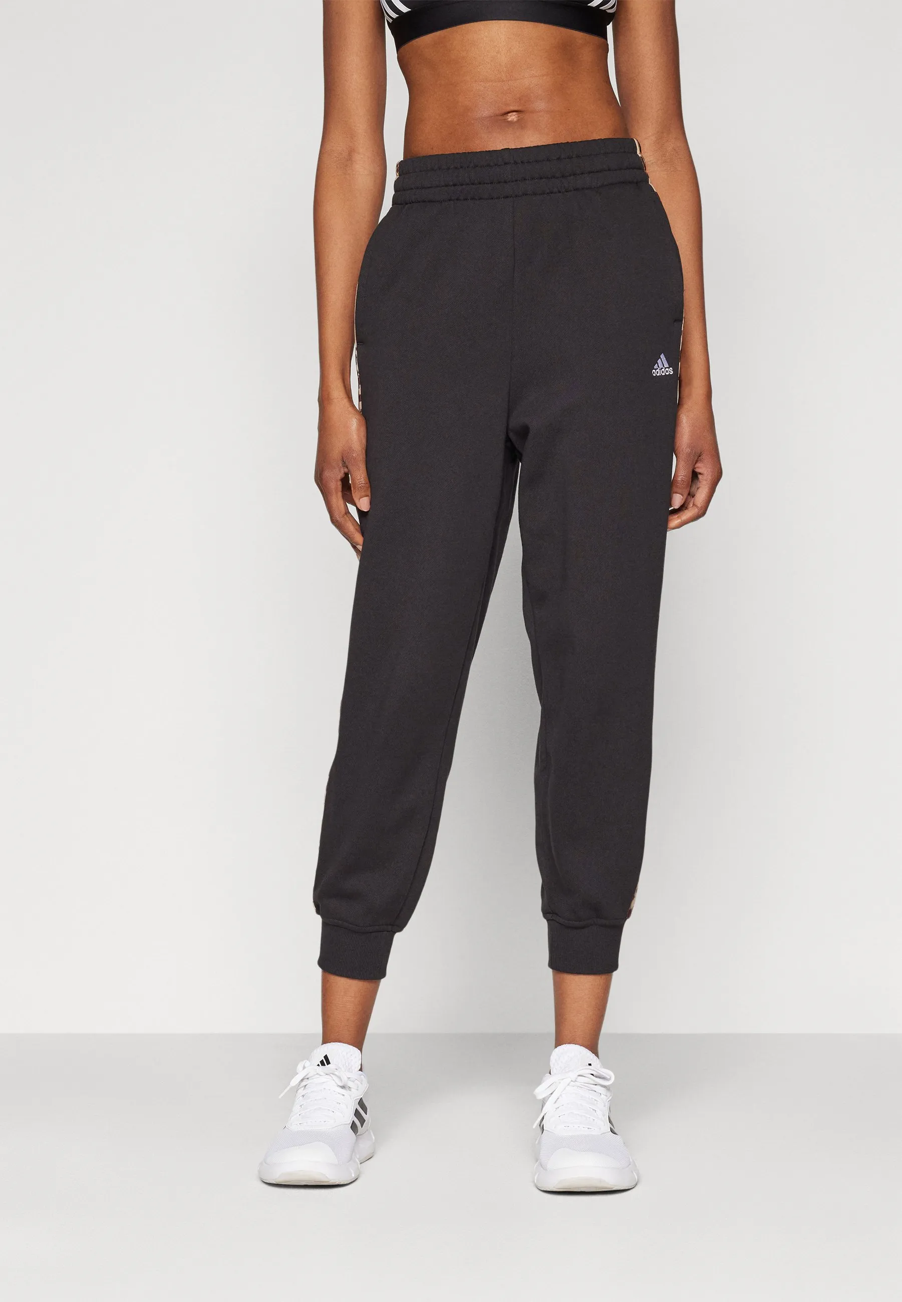 ESSENTIALS STRIPES ANIMAL PRINT 7/8 PANT - Pantaloni sportivi