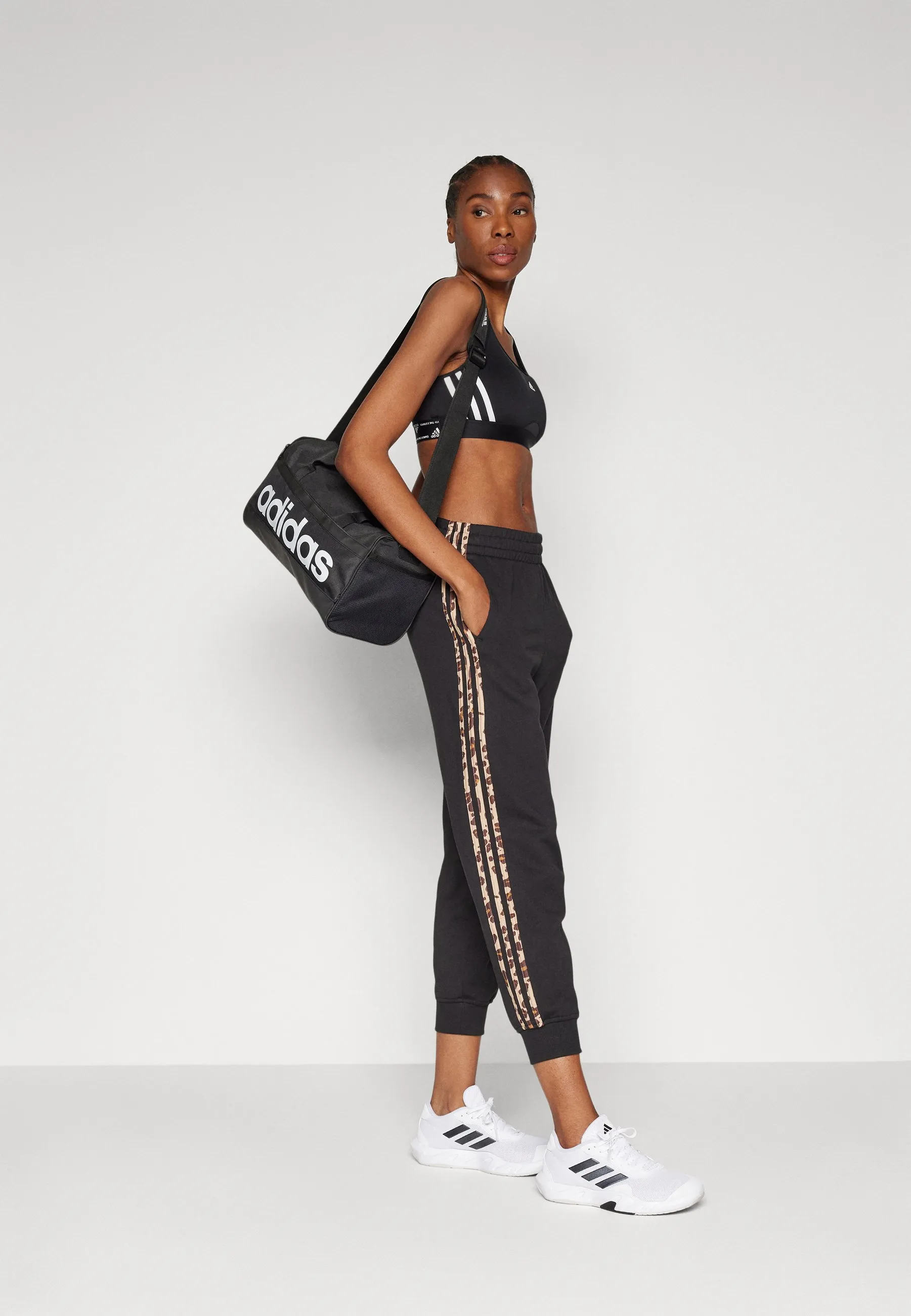 ESSENTIALS STRIPES ANIMAL PRINT 7/8 PANT - Pantaloni sportivi