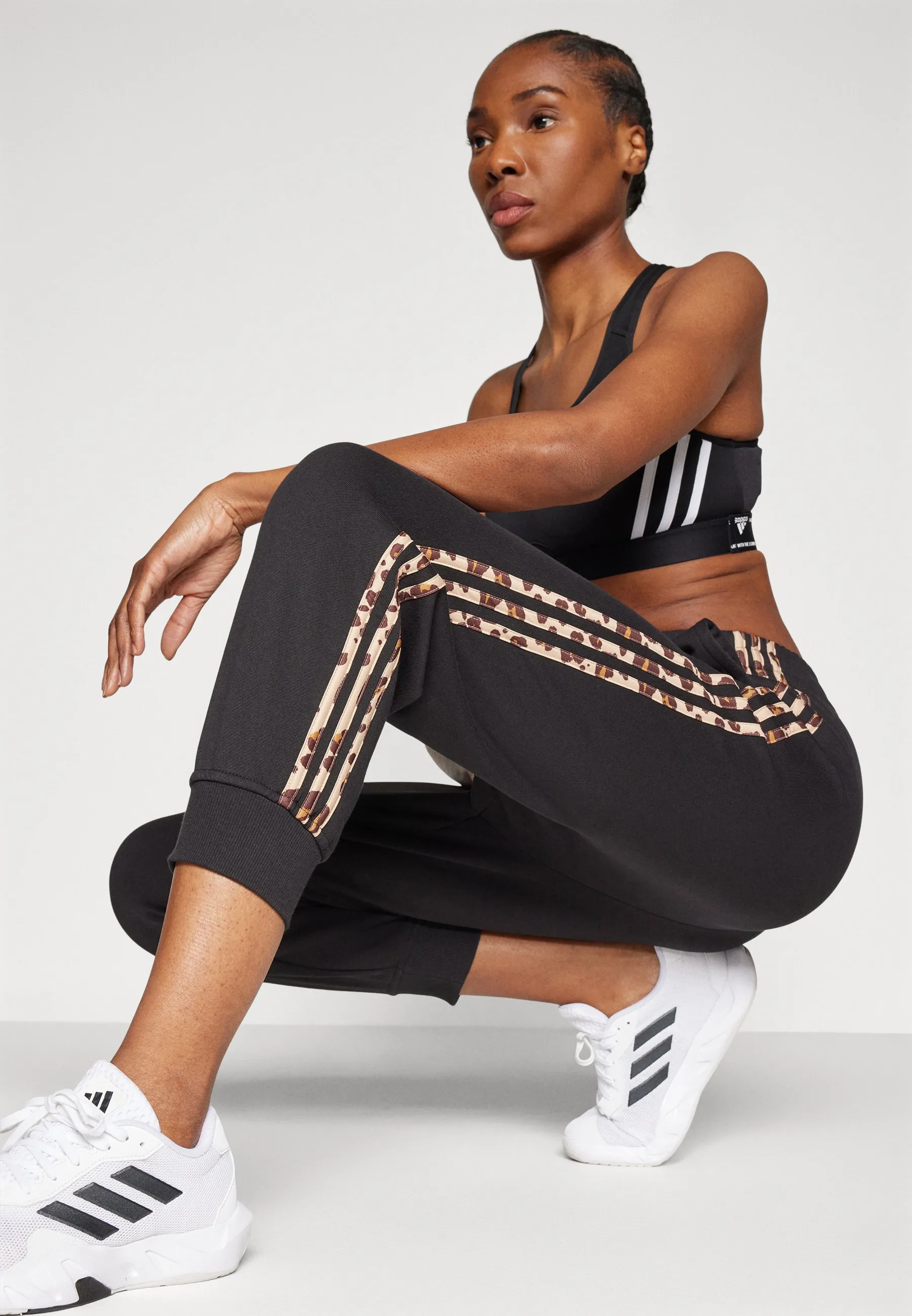 ESSENTIALS STRIPES ANIMAL PRINT 7/8 PANT - Pantaloni sportivi