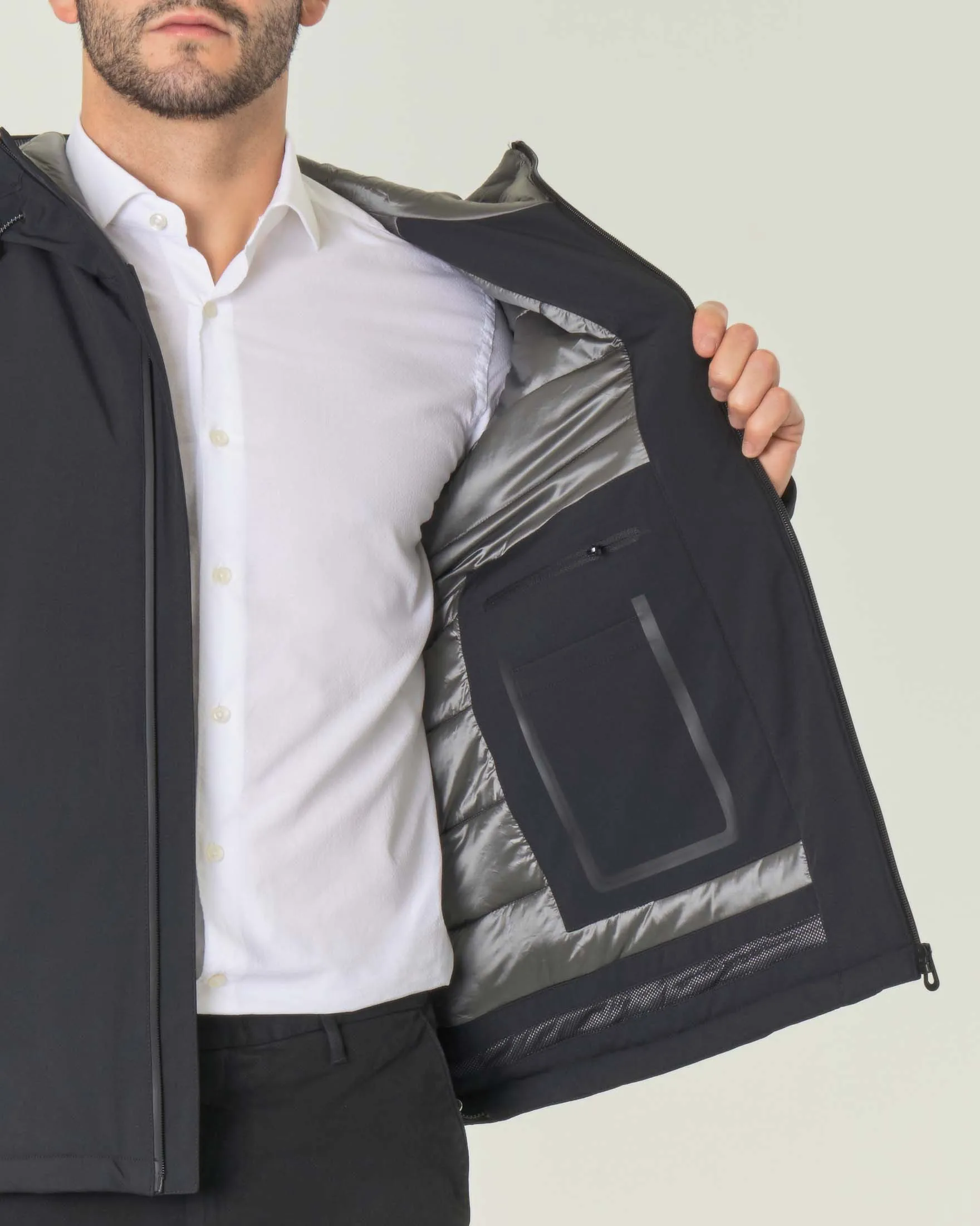Giubbino nero in tessuto tecnico stretch con eco imbottitura DuPont Sorona