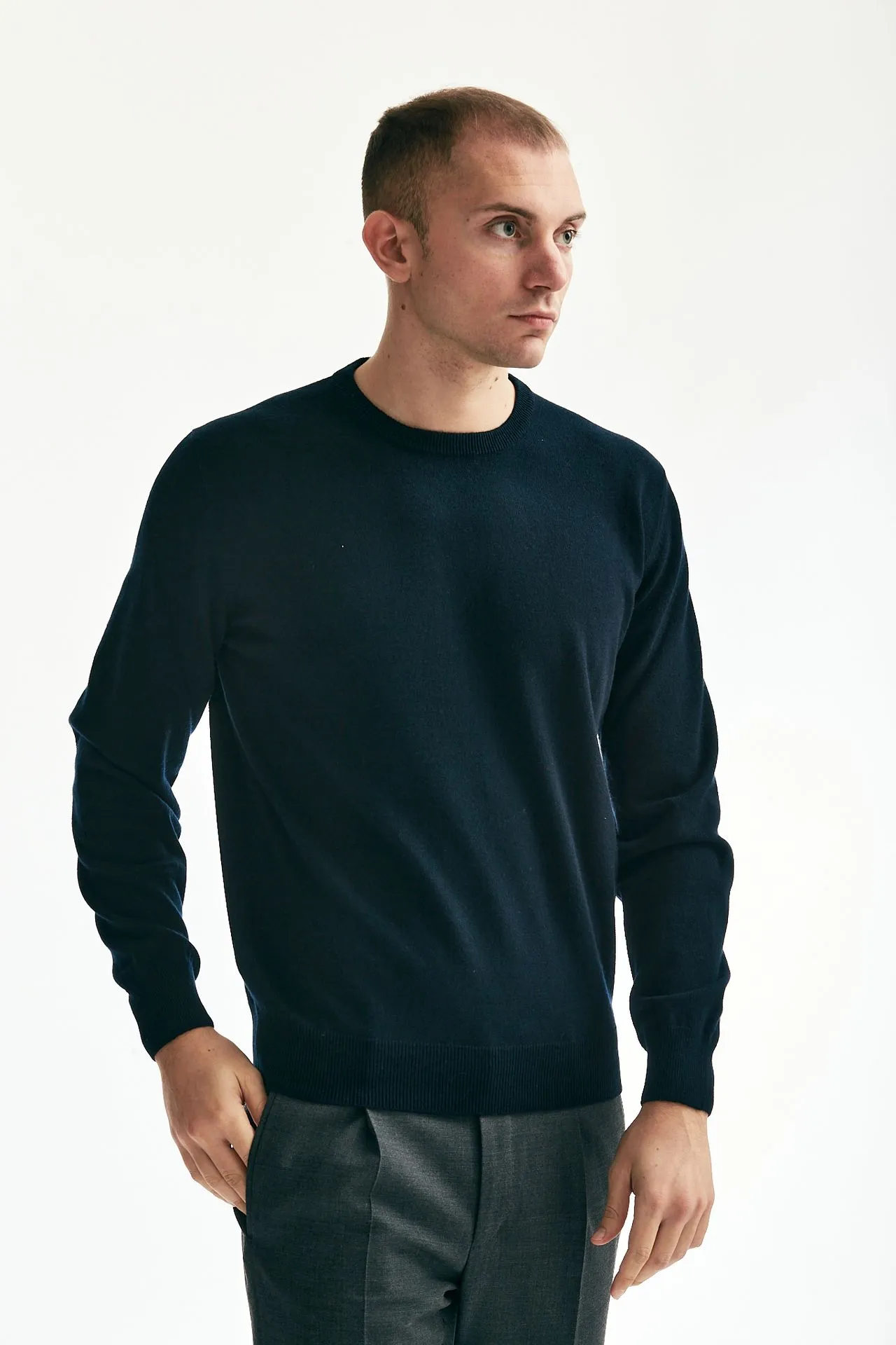 Maglia girocollo in lana e cashmere blu 