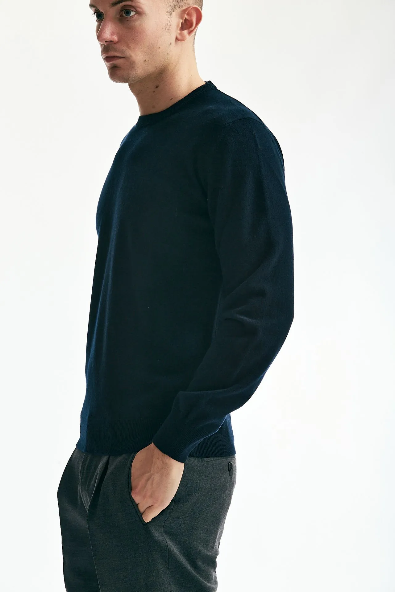 Maglia girocollo in lana e cashmere blu 
