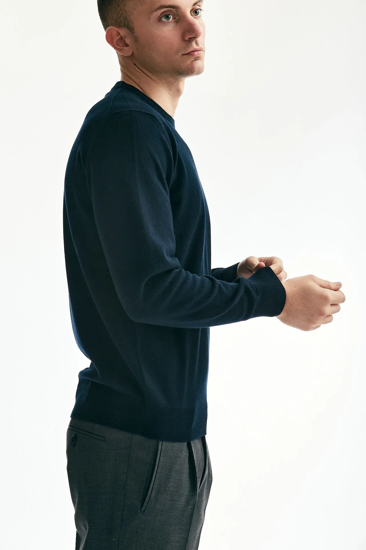 Maglia girocollo in lana e cashmere blu 