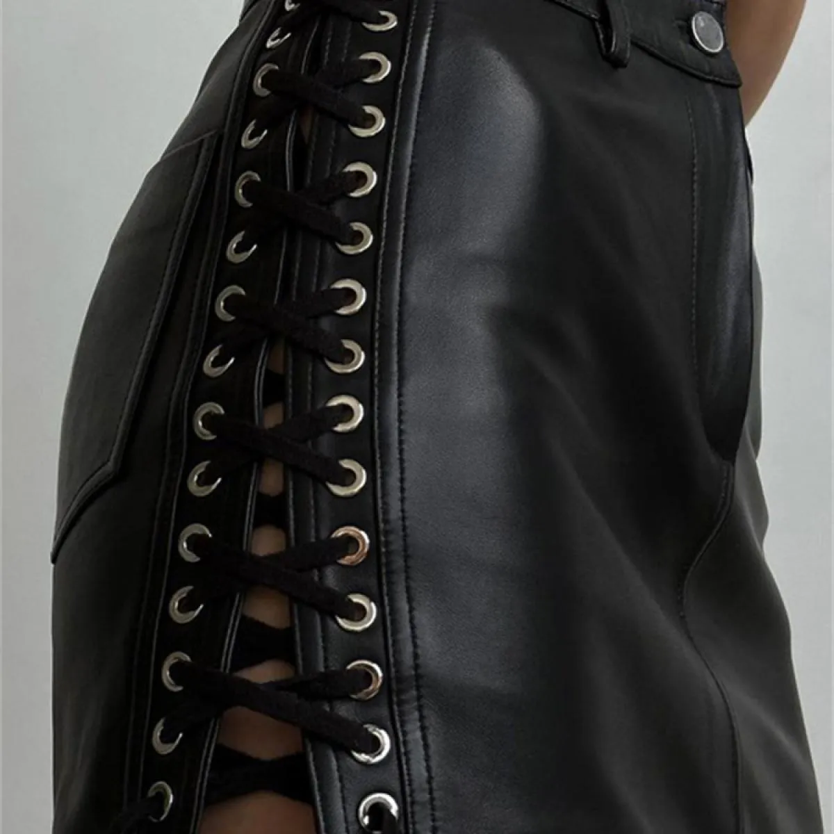 Minigonna con lacci in PU femminile a vita alta Scava fuori la fasciatura Gonna corta nera Estate 2024 Donna Streetwear No