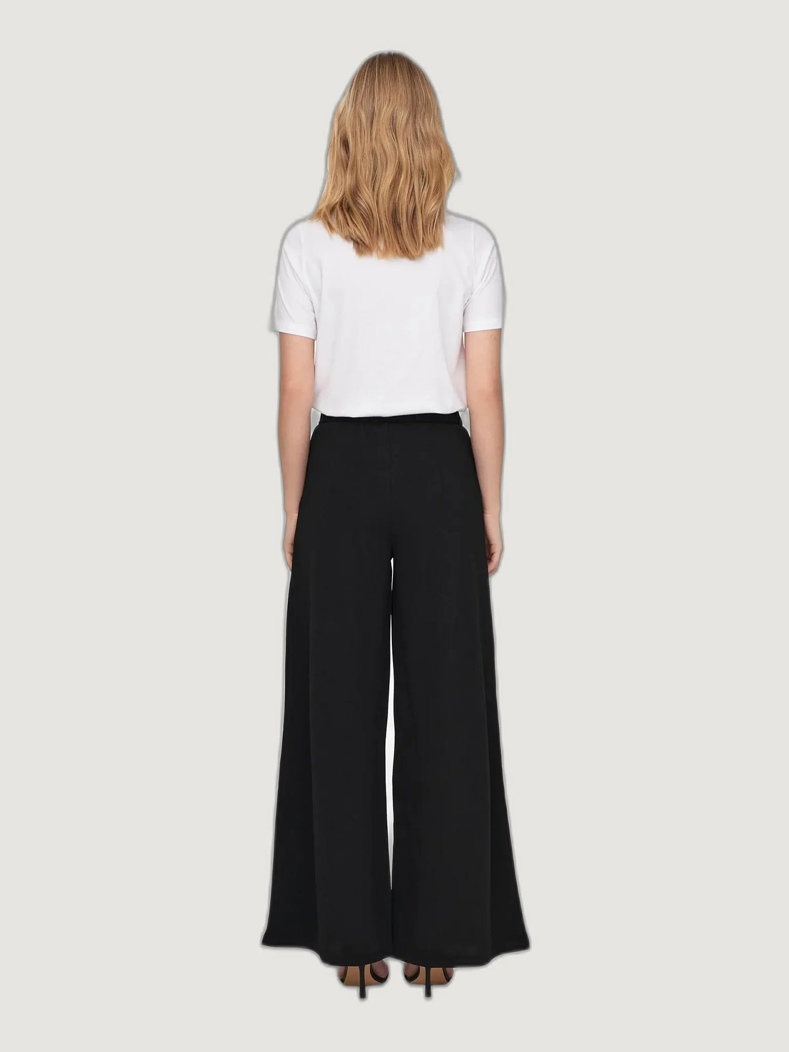 Pantaloni a palazzo Jacqueline De Yong JDYTANJA LIFE WIDE FLOWY PANT JRS NOOS Nero