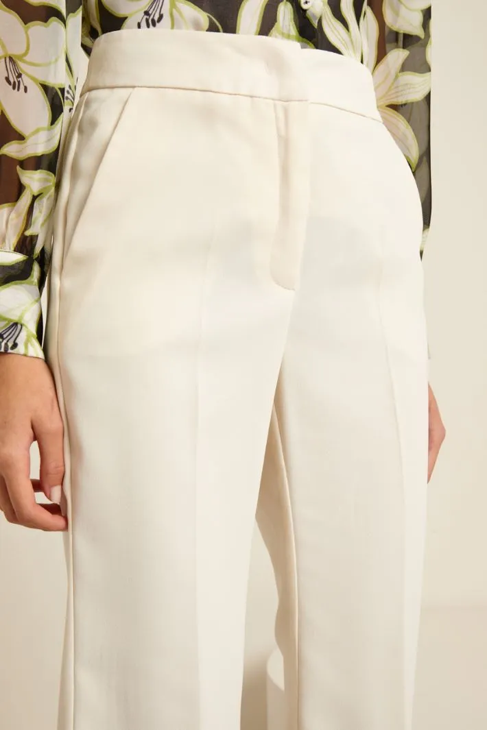 Pantaloni a trombetta