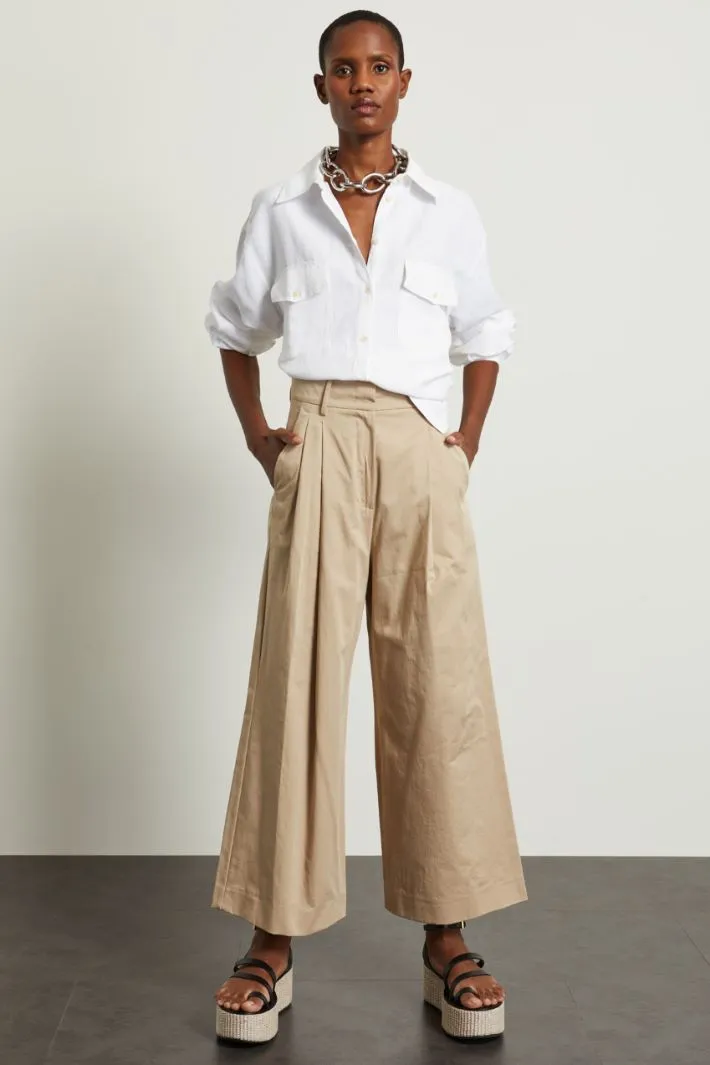 Pantaloni ampi con pinces