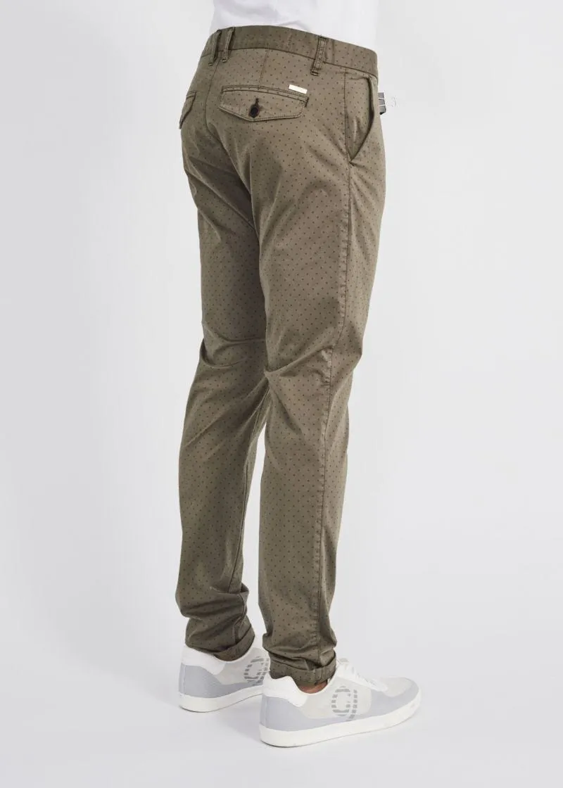 Pantaloni chino in cotone a pois