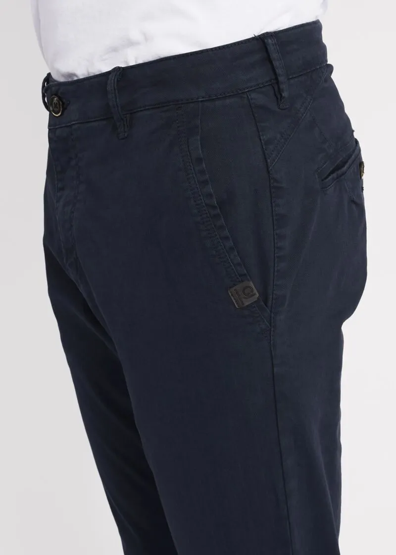 Pantaloni chino in gabardina gessata