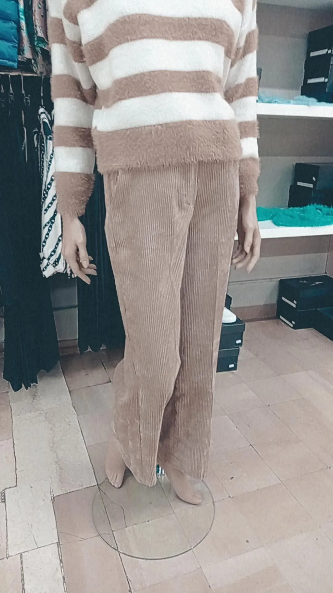 Pantaloni RINASCIMENTO in velluto con gamba a palazzo, vita alta, tasca alla francese su base Beige **ESAURITI**