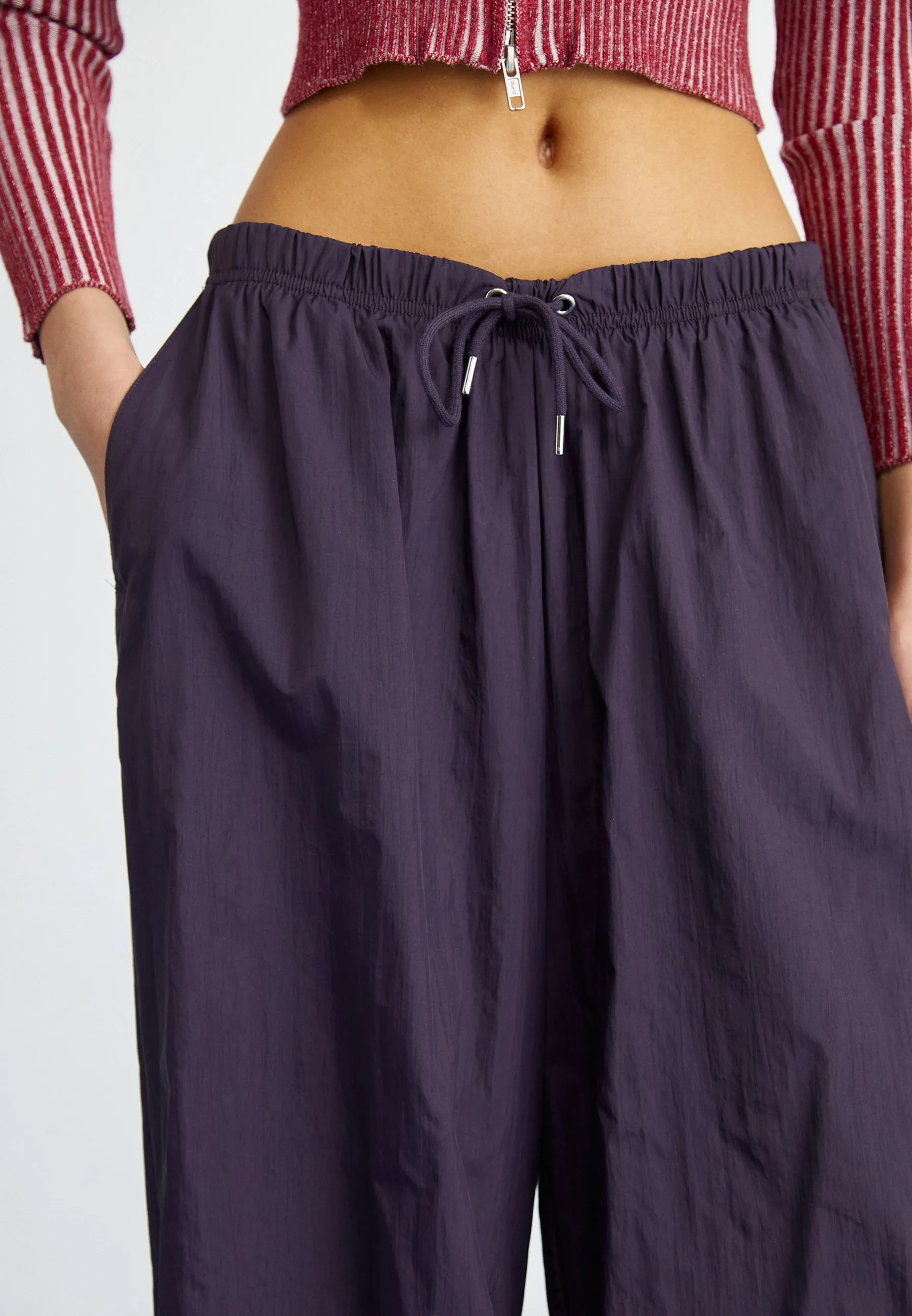 PREMIUM ESSENTIALS PARACHUTE PANTS - Pantaloni sportivi