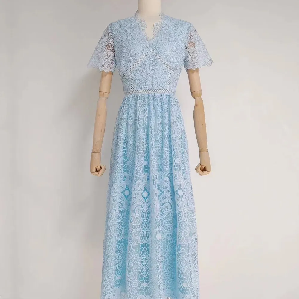 Scollo a V a maniche corte solubile in acqua Fiore Hollow Splicing Vita Grande altalena Gonna lunga moda Abito stile principessa