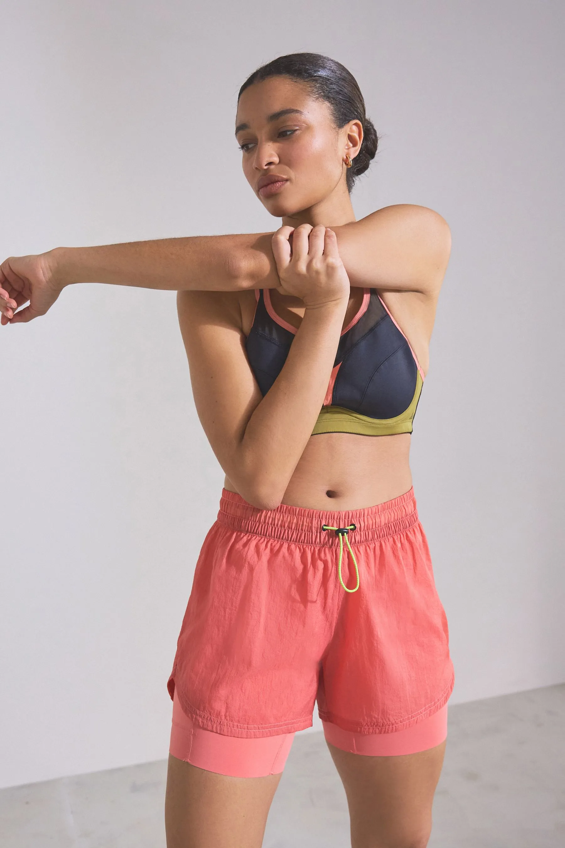 Shorts sportivi 2-in-1 a vita alta