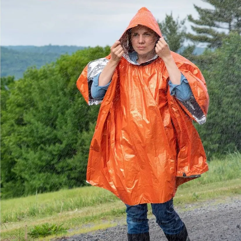 SOL Heat Reflective Poncho mantella impermeabile di emergenza