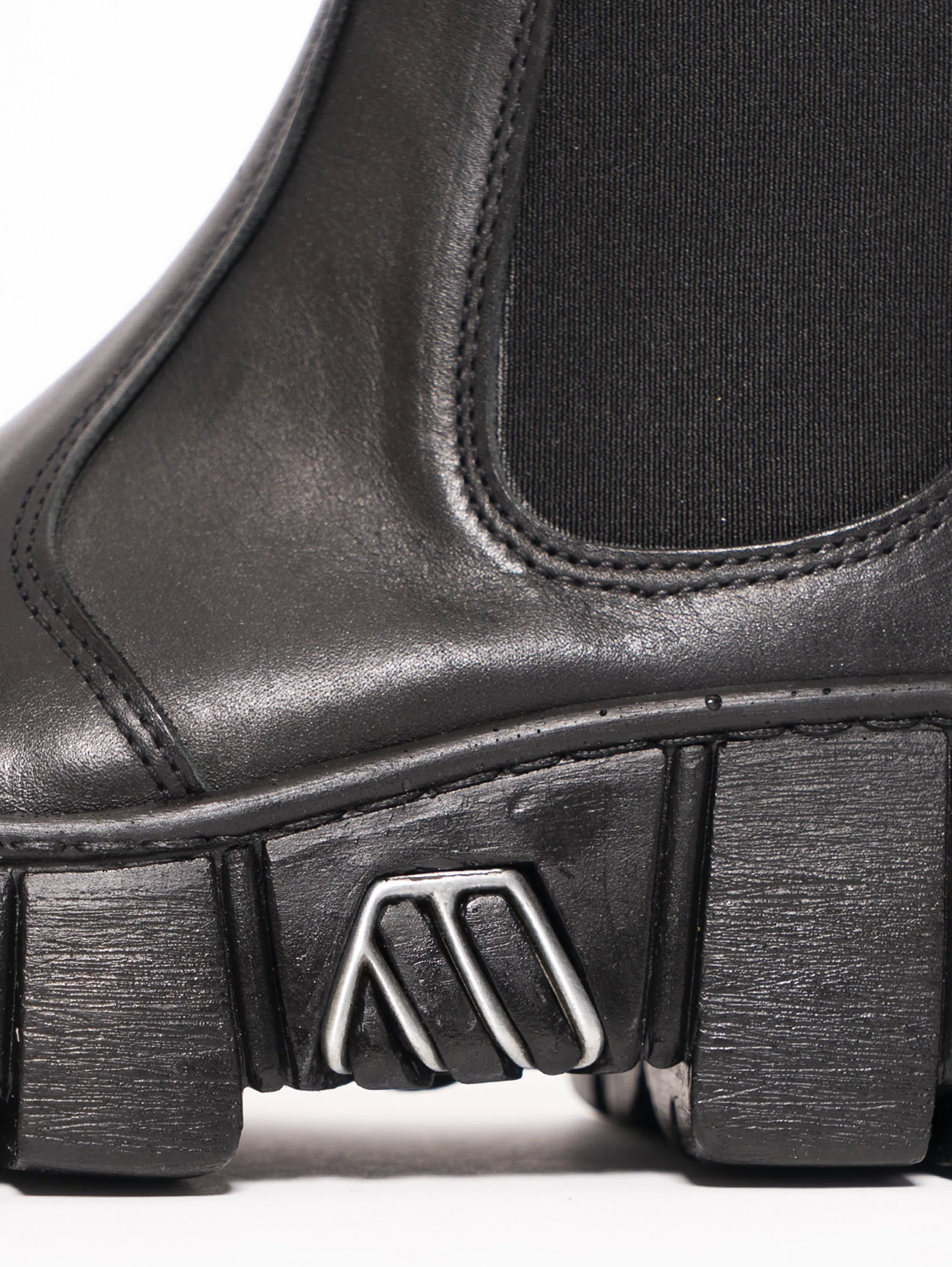Stivaletto Chelsea con Carrarmato - Nero