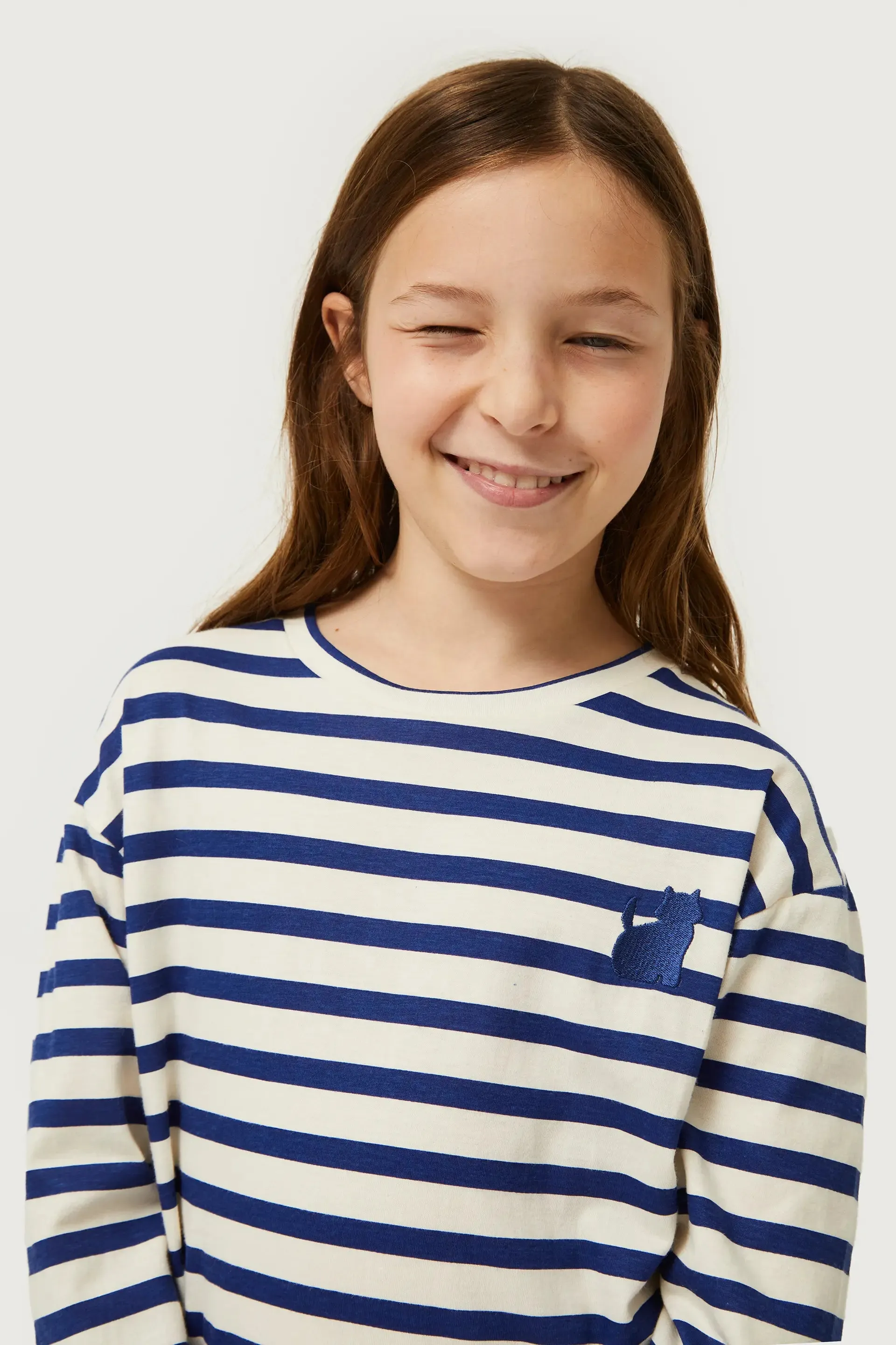 T-shirt da bambina a righe con patch gatto