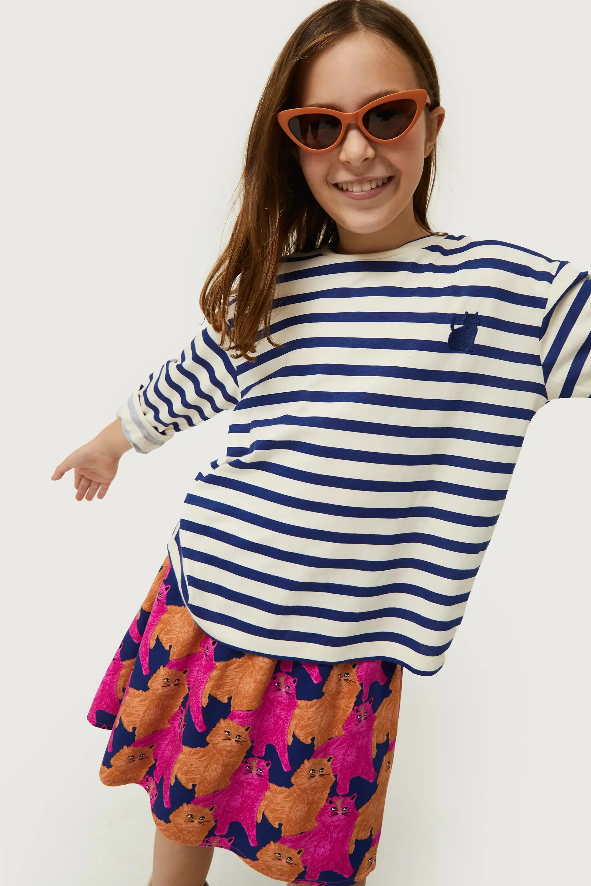 T-shirt da bambina a righe con patch gatto