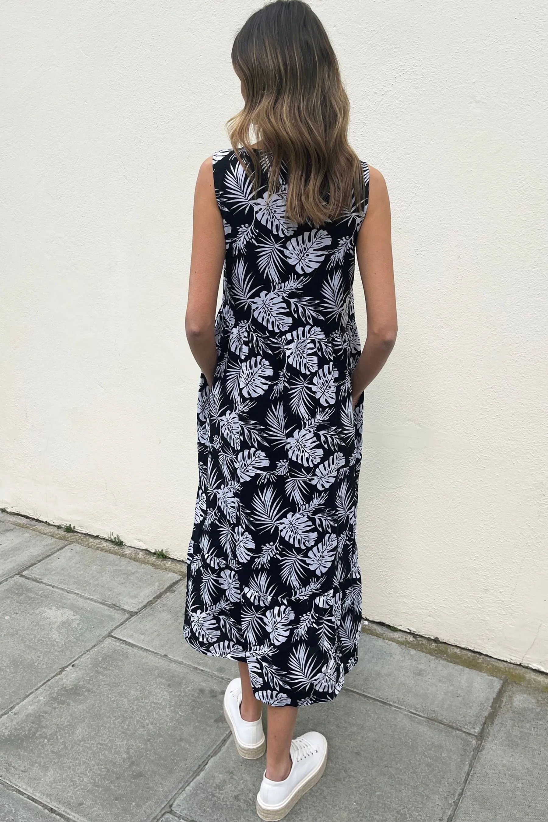 Threadbare - Abito midi a balze con scollo a V