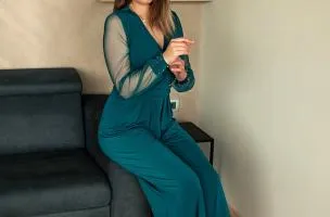 Tuta elegante con scollo a 