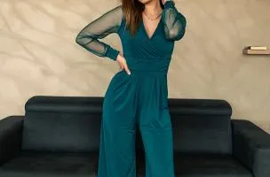 Tuta elegante con scollo a 