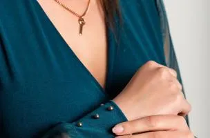 Tuta elegante con scollo a 